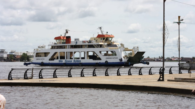 Ilustrasi kapal Ferry.