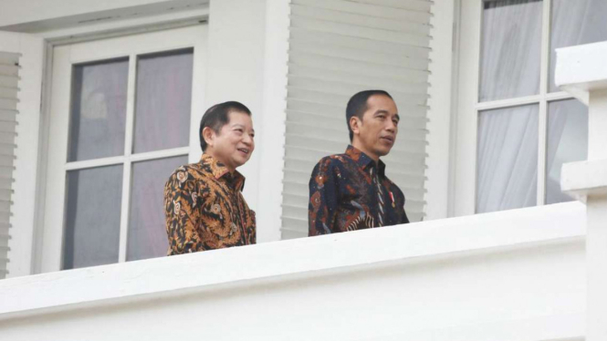 Presiden Joko Widodo dan Menteri PPN/Kepala Bappenas Suharso Monoarfa.