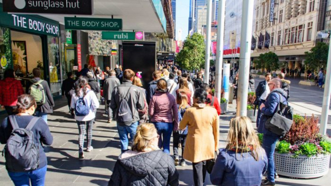 Pencopet memanfaatkan keramaian orang seperti di Bourke St Mall di Melbourne CBD untuk melakukan aksi mereka.