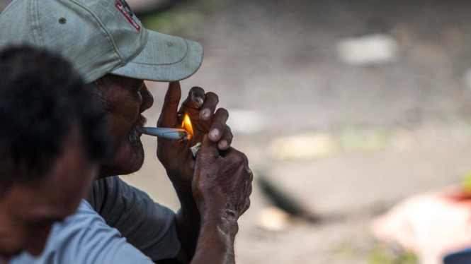 Resiko Merokok Setop Merokok  Bantu Perangi Virus Corona di Indonesia 