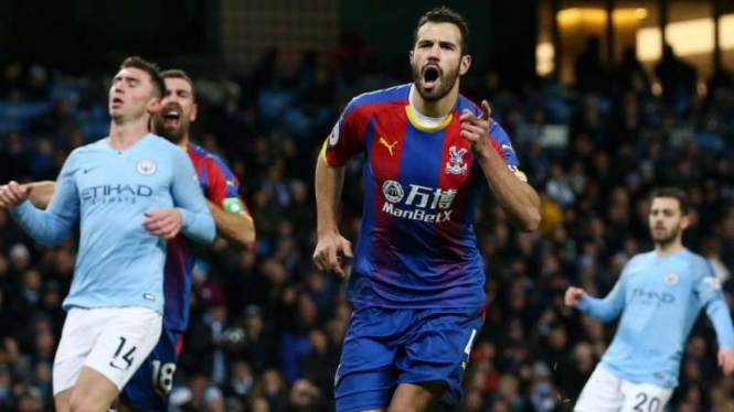 Gelandang Crystal Palace, Luka Milivojevic, melakukan selebrasi