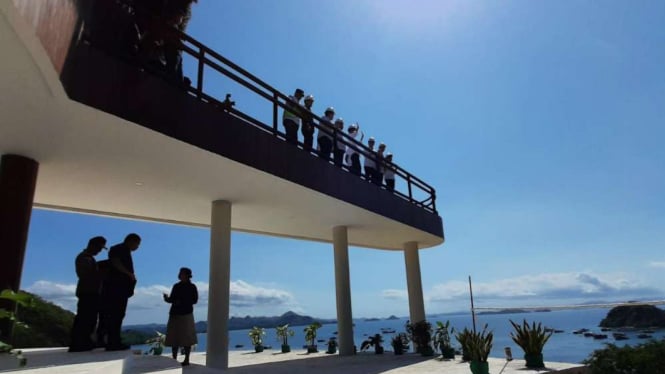 Presiden Joko Widodo saat meninjau Puncak Waringin, Labuan Bajo.