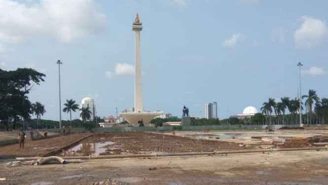 Ratusan pohon di Monas, Jakarta ditebang, Senin, 20 Januari 2020.