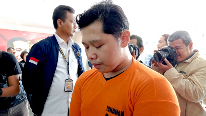 Denny Hendrianto (21), pelaku begal payudara di Bekasi.