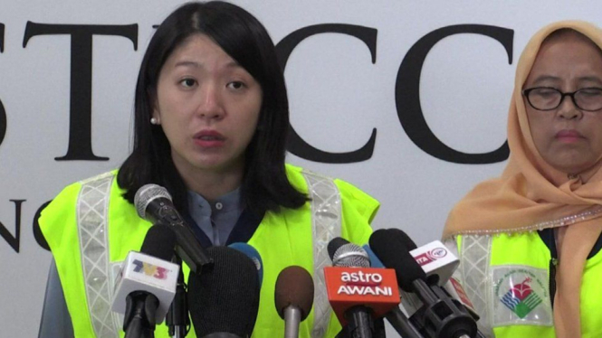 Yeo Bee Yin mengatakan biaya pengiriman sampah ke negara asal ditanggung importir. - AFP