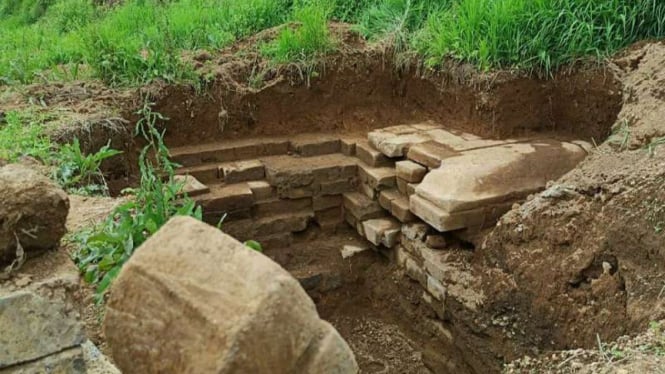 Penemuan bangunan kuno yang diduga sebuah candi di dataran tinggi Dieng, Kabupaten Wonosobo dan Banjarnegara, Jawa Tengah, pada Minggu, 19 Januari 2020.