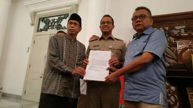 Gubernur DKI Jakarta Anies Baswedan menerima surat dua cawagub.