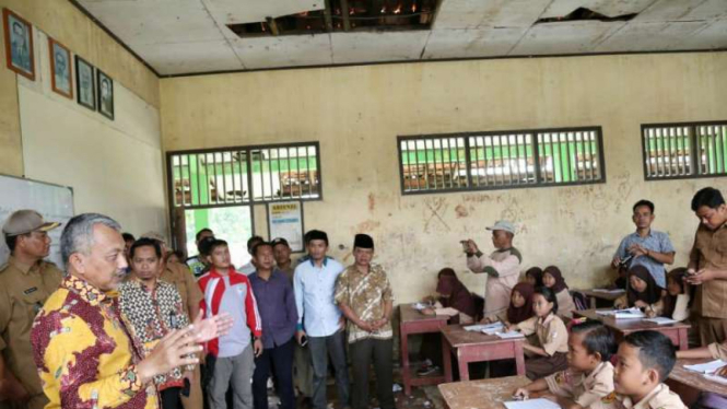 Sekolah tak layak di Bekasi