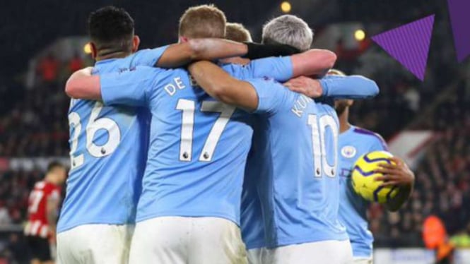 Pemain Manchester City rayakan gol.