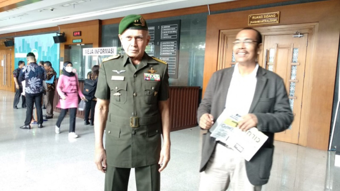 Mayjen (purn) Kivlan Zein berseragam lengkap TNI saat menghadiri sidang