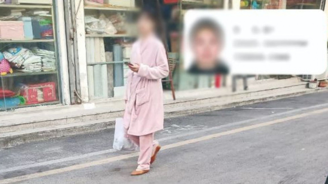 Otoritas setempat merilis salah seorang warga yang berjalan-jalan mengenakan piyama di jalanan. - BBC