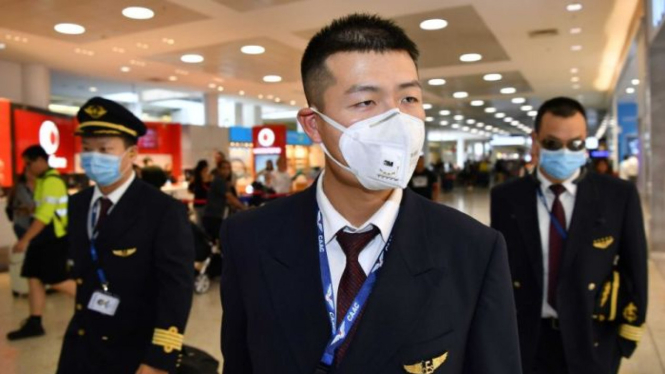 Pemeriksaan dilakukan terhadap penumpang pesawat China Eastern Airlines dari Wuhan yang mendarat di Sydney pagi tadi.