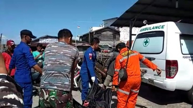 Proses evakuasi jenazah korban kapal TKI tenggelam di Riau 