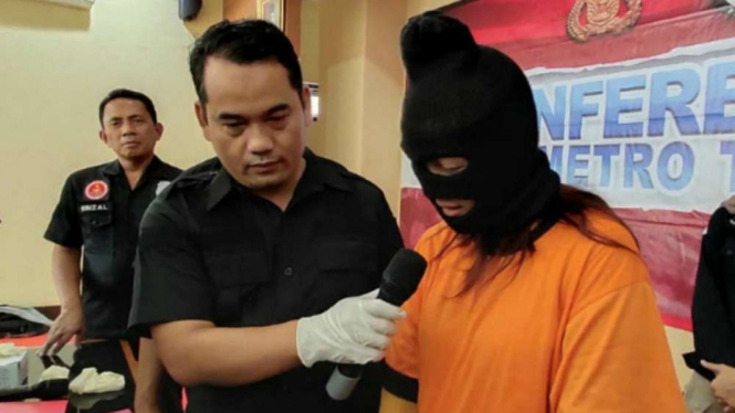 Mucikari YS usai diciduk Polisi Polres Tangerang Kota.