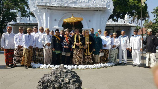 Ketua Umum FSKN, Sultan Sepuh XIV Cirebon, PRA.Arief Natadiningrat