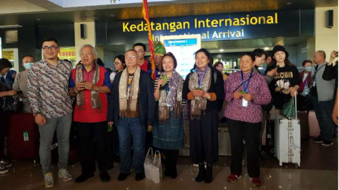 Turis asal China di Bandara Minangkabau Padang. 