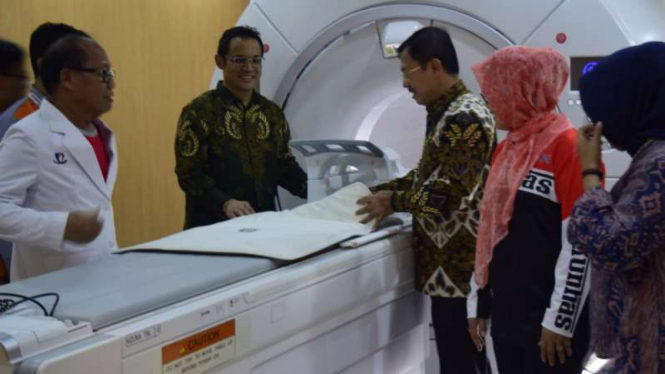 Menteri Kesehatan Terawan Agus Putranto meresmikan peralatan kesehatan canggih di RS Wahidin Sudirohusodo Makassar, Ahad, 26 Januari 2020. (Foto ilustrasi)