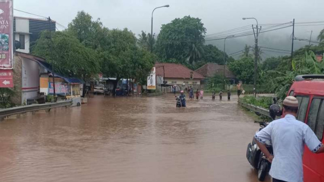 Banjir di exit tol Cilegon Barat