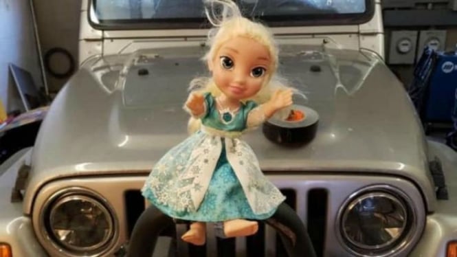 Boneka Elsa berhantu