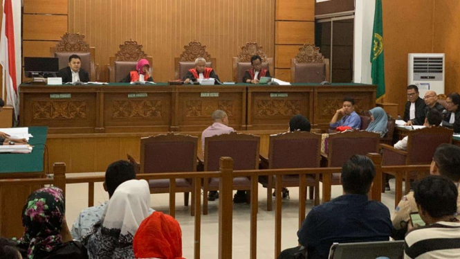 Sidang kasus ikan asin.