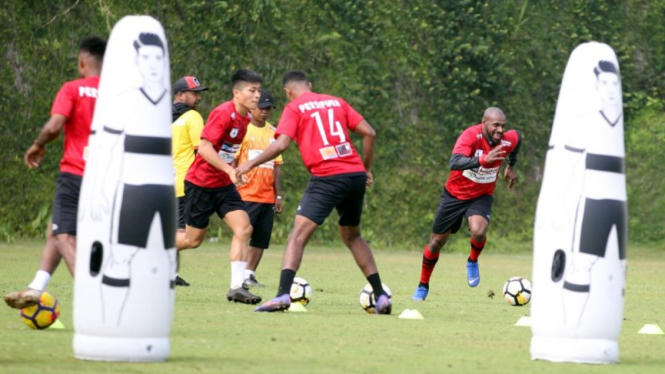 Persipura latihan