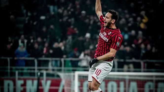 Gelandang AC Milan, Hakan Calhanoglu