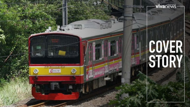 Rangkaian KRL Commuter Line melintas dikawasan Bintaro, Tangerang Selatan, Bante