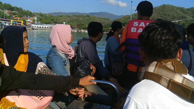 Tim gabungan evakuasi korban KMP Parama Kalyana