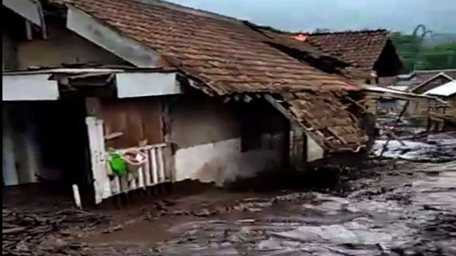 Banjir bandang di Bondowoso