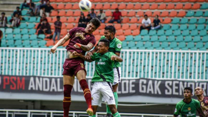 Striker PSM Makassar, GIancarlo. (merah)