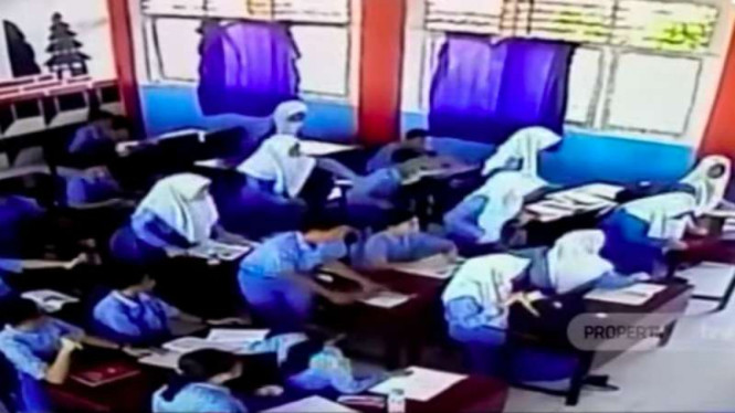 VIDEO: Kepanikan Para Pelajar di Ternate saat Gempa