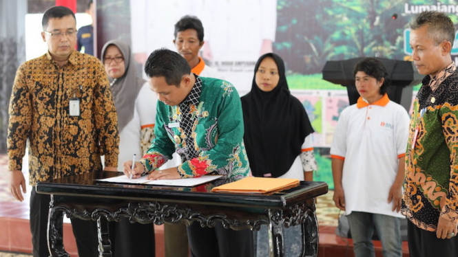 Bupati Lumajang Thoriqul Haq saat Kampanye Aksi Nyata Pengendalian Alih Fungsi Lahan Sawah yang digelar Kementerian Pertanian, di Pendopo Arya Wira Raja, Kabupaten Lumajang, Kamis (30/01/2020).
