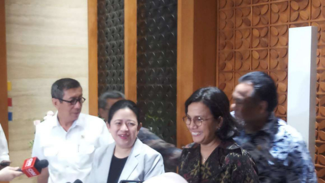 Menkeu Sri Mulyani dan Ketua DPR Puan Maharani.