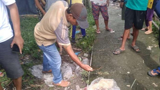 Seorang warga bernama Dungcik menemukan jasad janin bayi di Banyuasin.