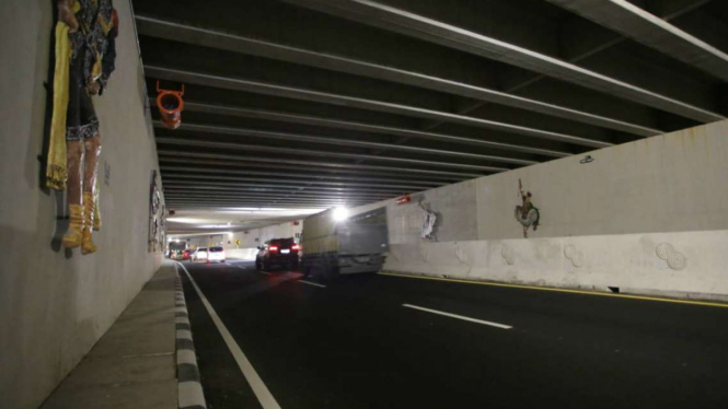 Ornamen di dalam Underpass NYIA di Kulonprogo, Yogyakarta.