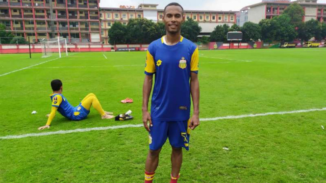 Bek kiri Bhayangkara FC, Ruben Sanadi.