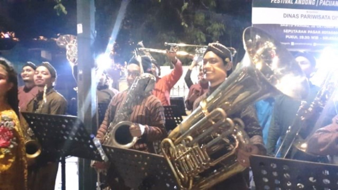 Orkes tiup merupakan salah satu kesenian yang tidak hanya dikenal di Indonesia melainkan sudah terlebih dahulu dipopulerkan oleh negara Barat atau dikenal dengan istilah brass band.