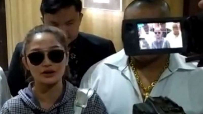Penyanyi dangdut Siti Badriah diperiksa sebagai saksi kasus MeMiles.