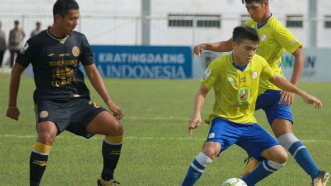 Paulo Sitanggang (kanan) gabung Persik Kediri