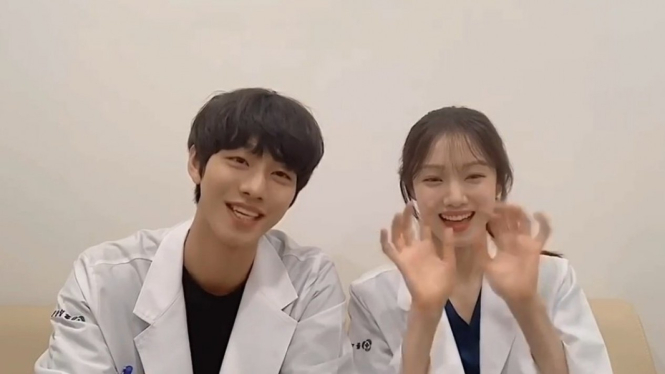 Ahn Hyo Seop dan Lee Sung Kyung dari Dr. Romantic 2.