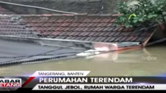 Banjir 4 meter rendam perumahan di Tangerang