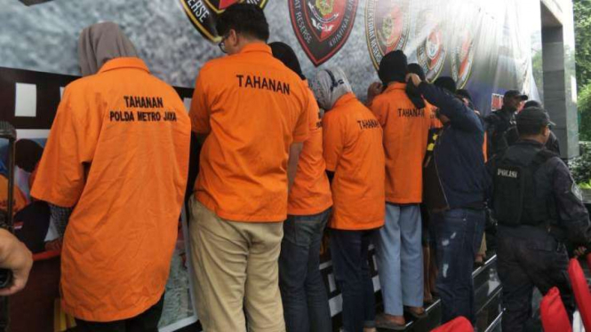 Polisi tangkap para pembobol rekening wartawan senior Ilham Bintang.
