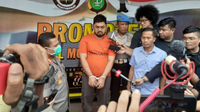 Bos perusahaan jasa layanan resepsi pernikahan (wedding organizer) Pandamanda, Anwar Said, saat ditahan dan ditetapkan sebagai tersangka penipuan oleh Polres Metro Depok, Kamis, 6 Februari 2020.