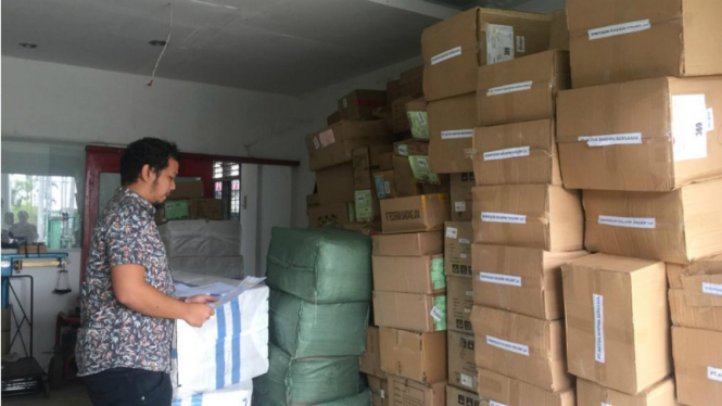 Jasa pengiriman barang di Medan alami penurunan omset akibat virus corona.