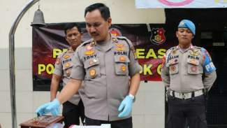 Modus Baru, Dua Mahasiswa di Bekasi Edarkan Sabu Lewat Kotak Amal