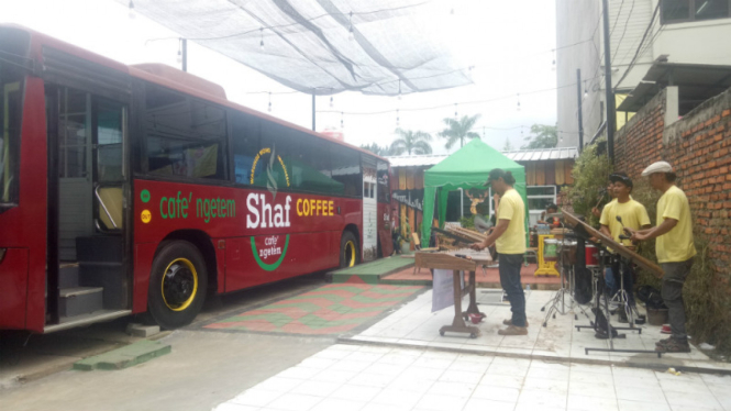 Shaf Cafe Ngetem Coffe KM 2 Red Bus' di Jalan Sholeh Iskandar, Kota Bogor. 