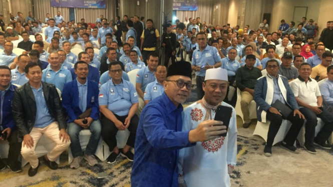 Ketum PAN Zulkifli Hasan berkumpul dengan ratusan pemilik suara di Makassar