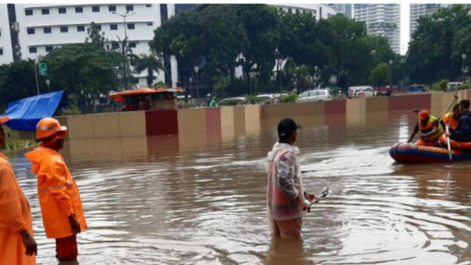 Kondisi banjir di underpass Kemayoran, Sabtu 8 Februari 2020