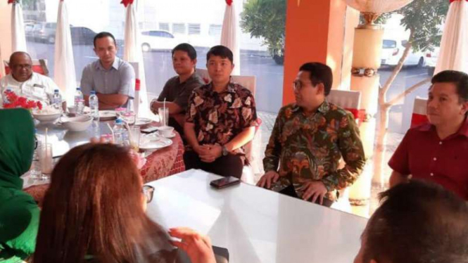 Mendes PDTT Halim Iskandar bertemu sejumlah tokoh agama di Manado.