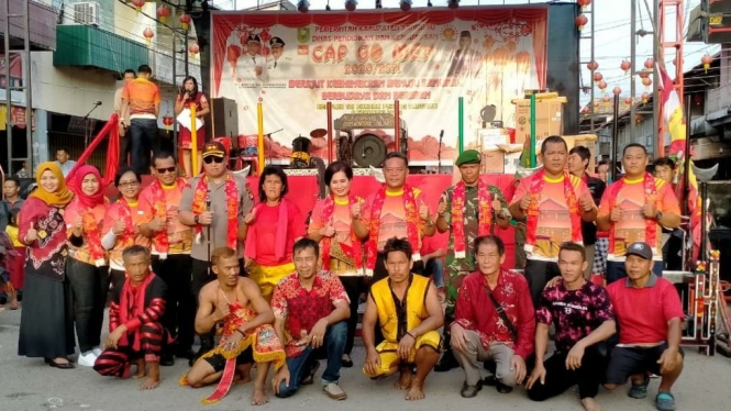 karnaval yang terdiri dari 26 tim peserta dari berbagai lapisan masyarkat dalam rangka perayaan Cap Go Meh (CGM) di Kabupaten Sanggau